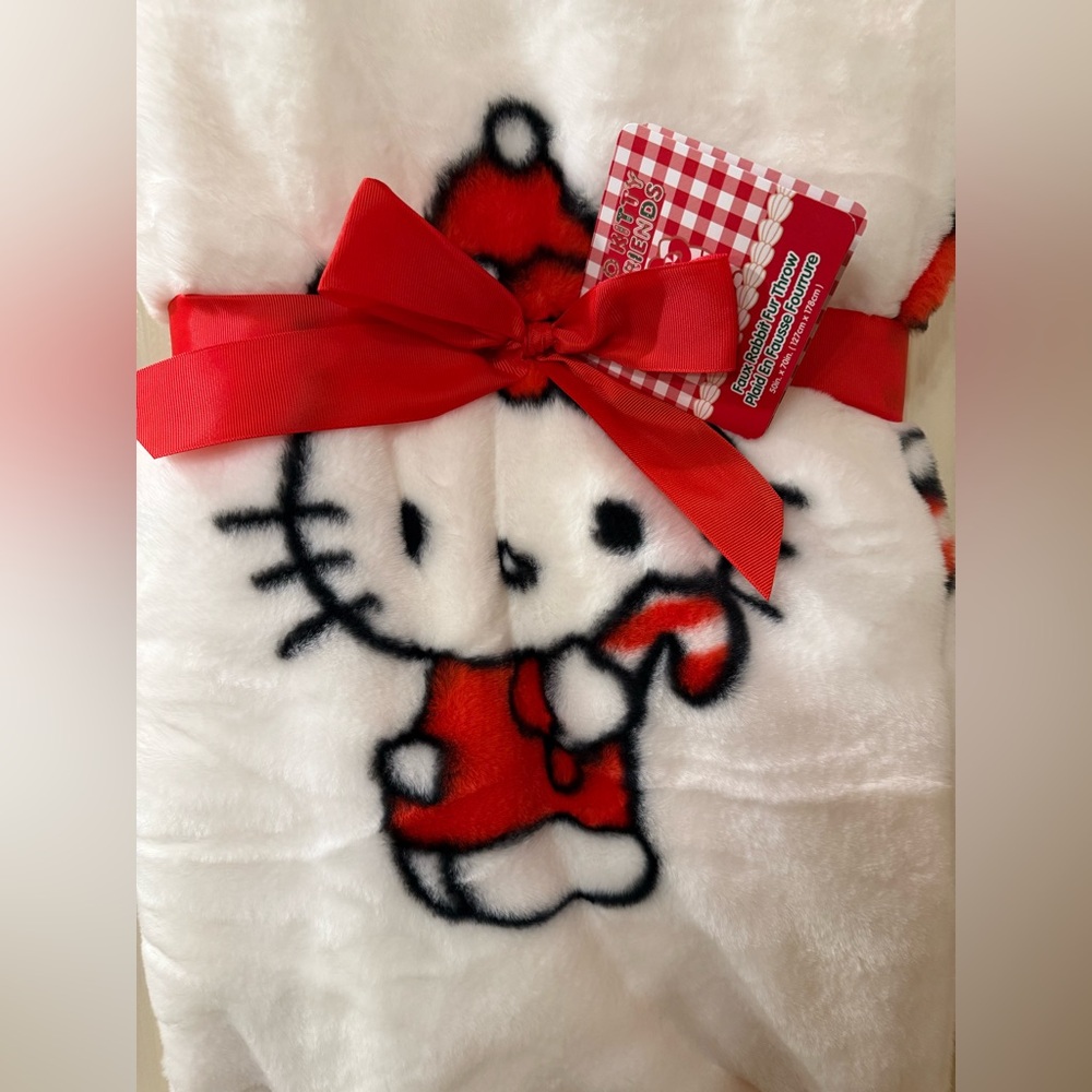 CHRISTMAS Hello Kitty Faux Rabbit Blanket - Picture 2 of 3